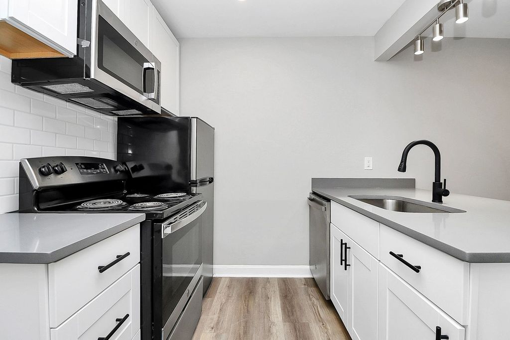 2000 Patio Ct 104, Charlotte, NC 28205 Apartment for Sale