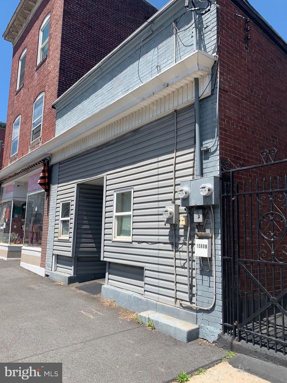 1588 W Market St, Pottsville, PA 17901