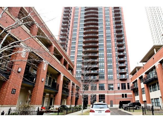 330 N Jefferson St #P21, Chicago, IL 60661