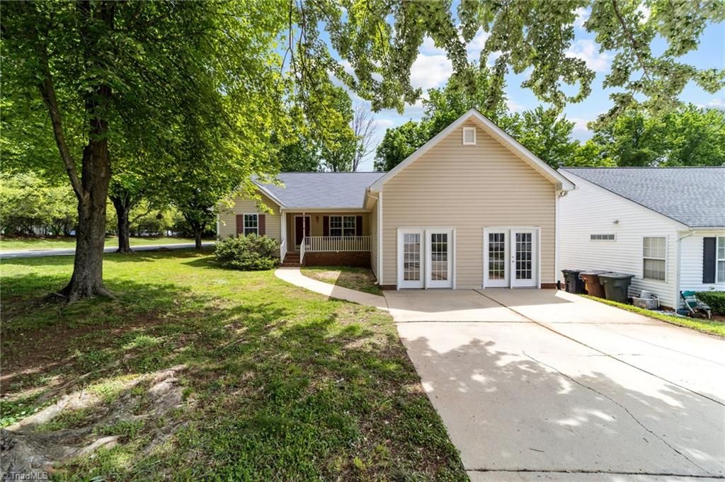 4812 Prestbury Dr, Greensboro, NC 27455