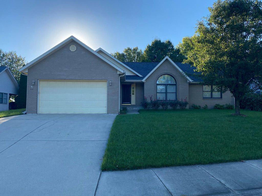490 Oakbrook Dr, Columbus, IN 47201