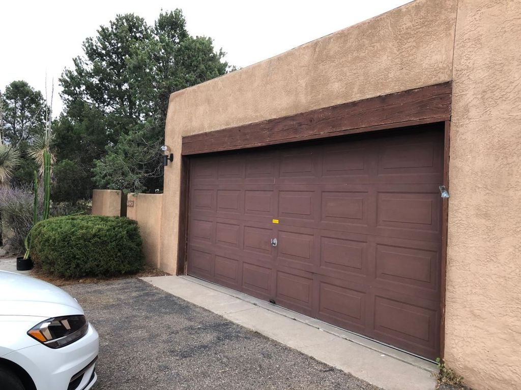 926 Tramway Ln NE, Albuquerque, NM 87122