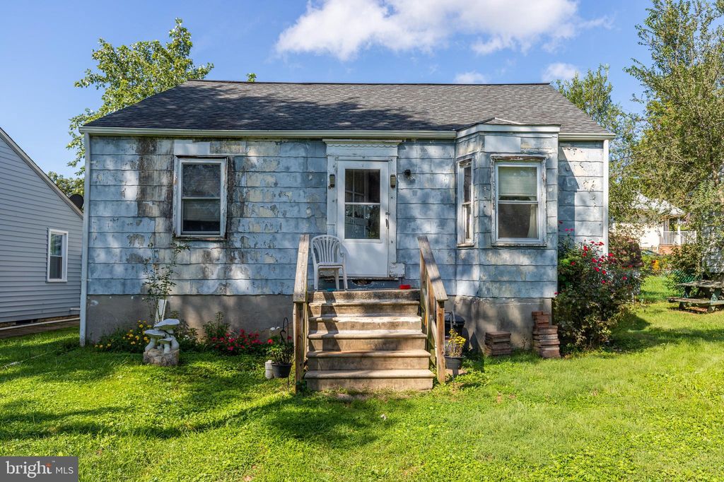 3806 Baltimore St, Halethorpe, MD 21227
