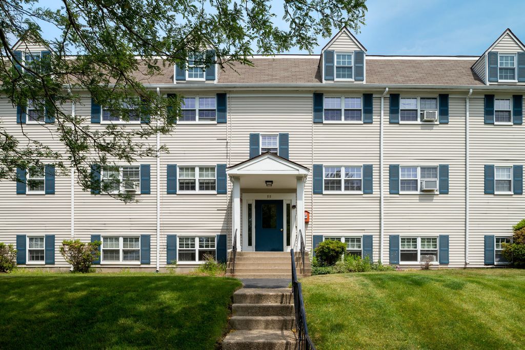 2 Edes St, Plymouth, MA 02360