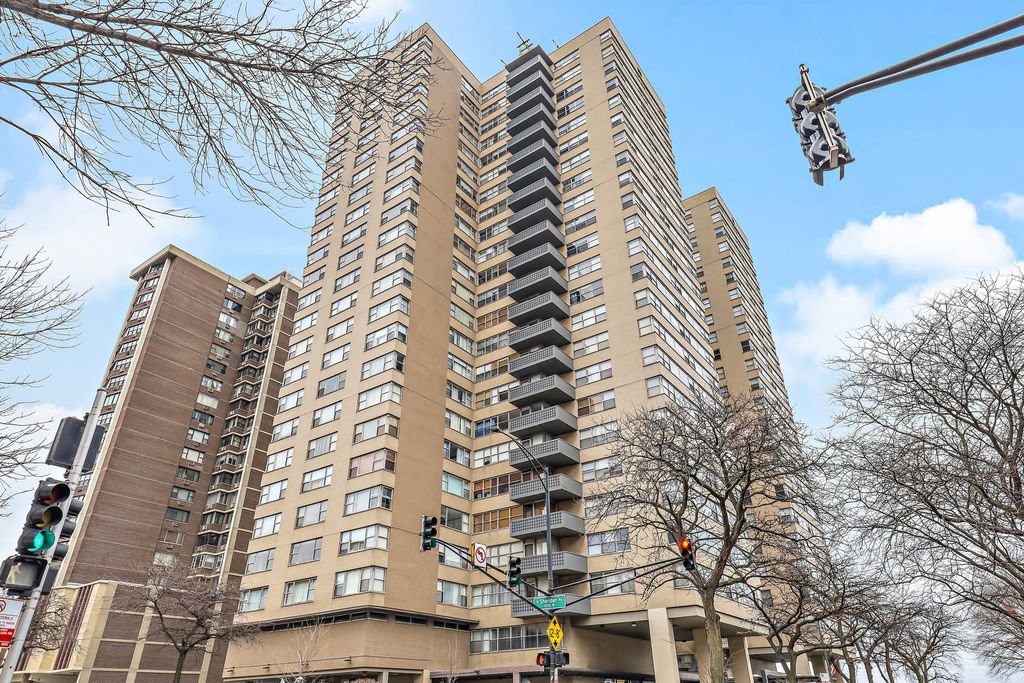 6301 N Sheridan Rd #21L, Chicago, IL 60660