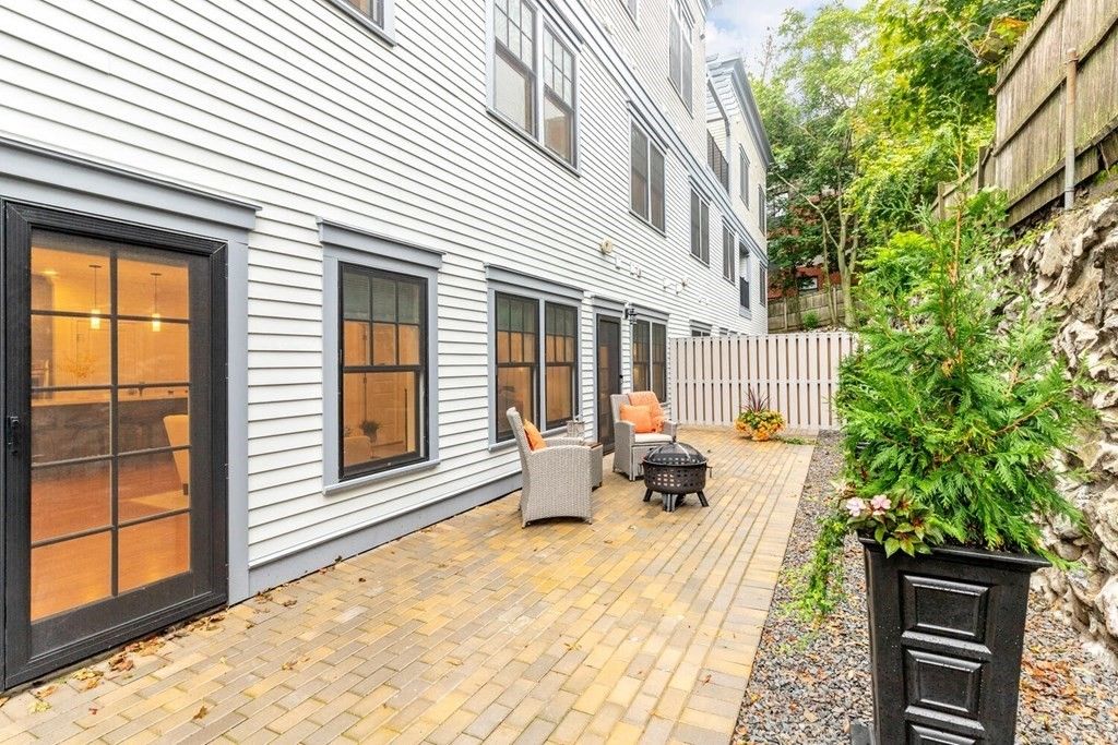 40 Elmwood Ave #2, Winchester, MA 01890