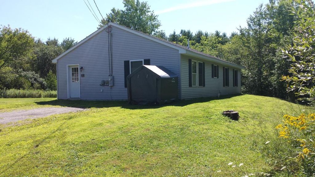 22 Pleasant Hill Dr, Waterville, ME 04901