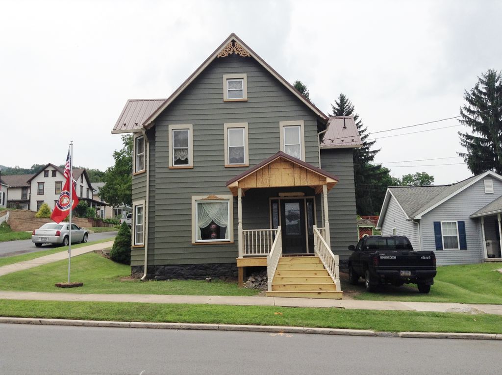226 S Division St, Mount Union, PA 4 Bed, 2 Bath SingleFamily Home