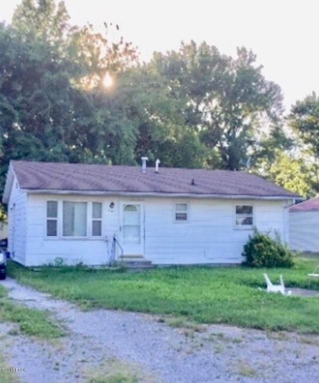 439 N Walnut St, Du Quoin, IL 62832 Trulia