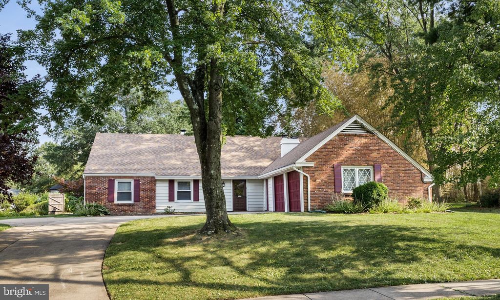 306 Hialeah Dr, Cherry Hill, NJ 08002