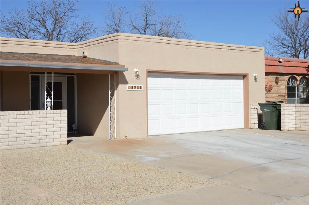 1711 Live Oak Pl, Carlsbad, NM 88220