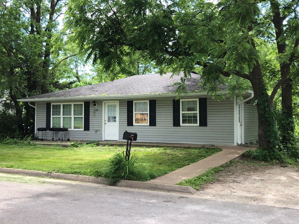2309 Tremaine Dr, Columbia, MO 65202