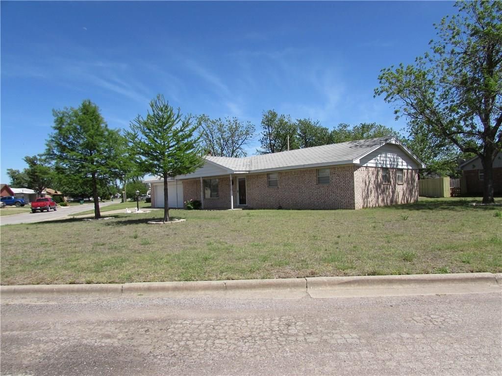 114 W 12th St, Snyder, OK 3 Bed, 3 Bath SingleFamily Home 36
