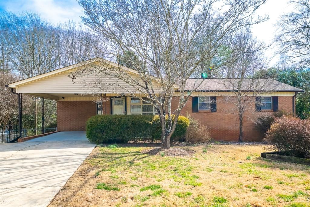 655 Summerow Rd, Stanley, NC 28164