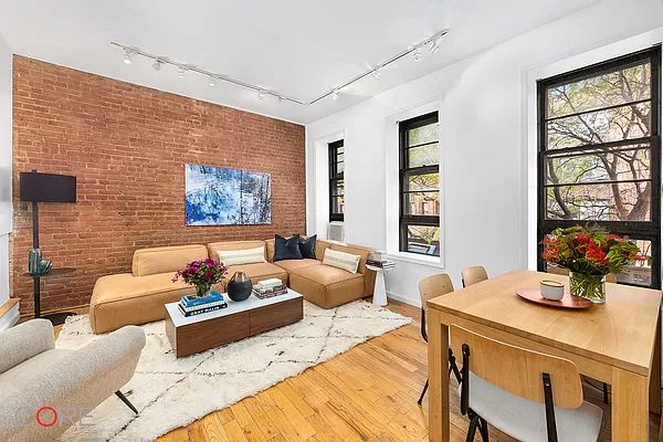 171 W 73rd St #5, New York, NY 10023