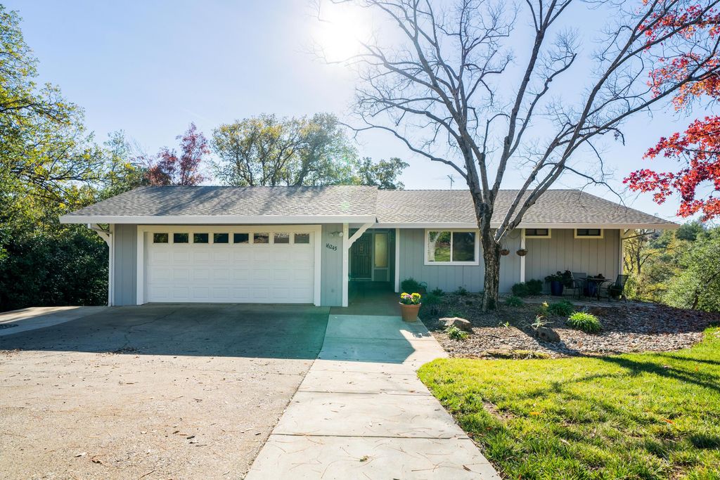 16243 Plateau Cir, Redding, CA 96001
