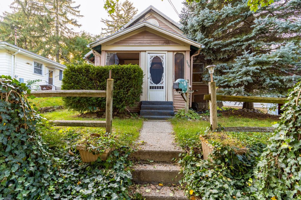 2408 Teel Ave, Lansing, MI 48910