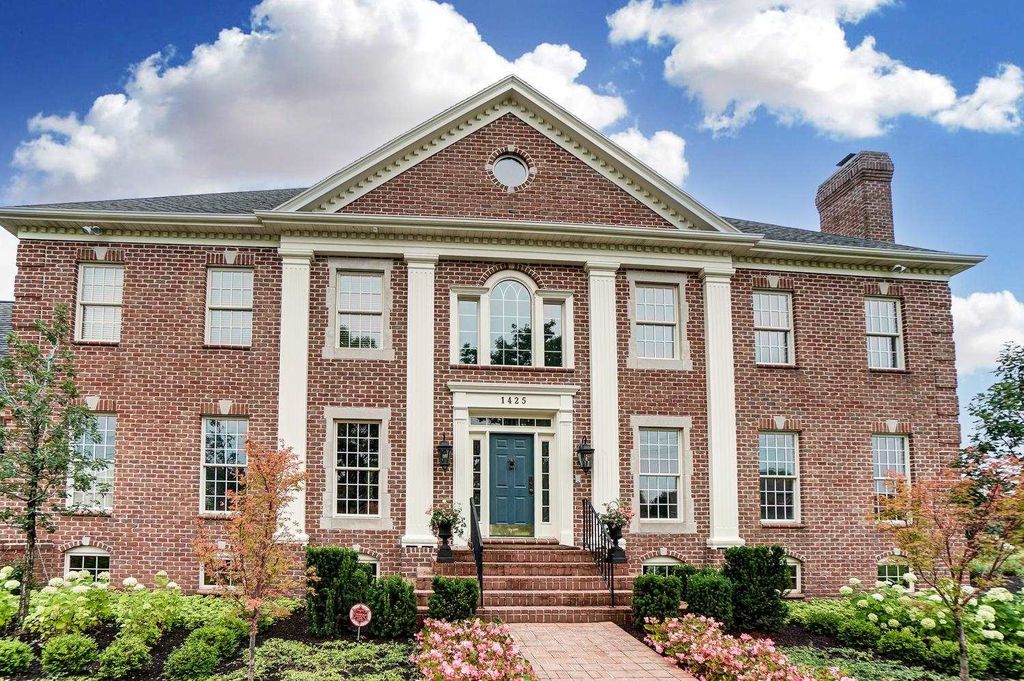 1425 Sycamore Hills Pkwy, Fort Wayne, IN 46814