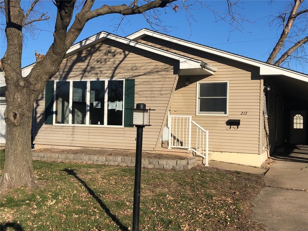 213 Wesley Dr NW, Cedar Rapids, IA 52405