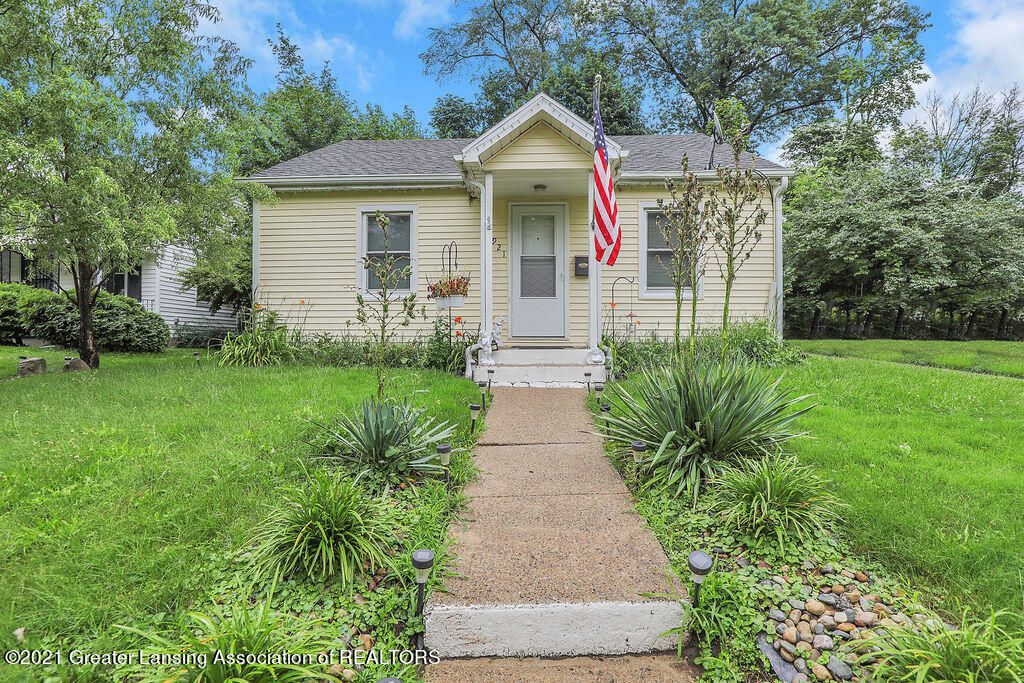921 Nipp Ave, Lansing, MI 48915