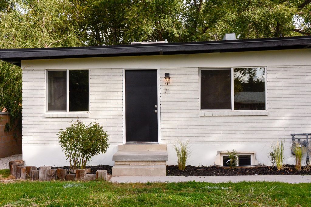 71 E Nicoletti Dr, Midvale, UT 84047