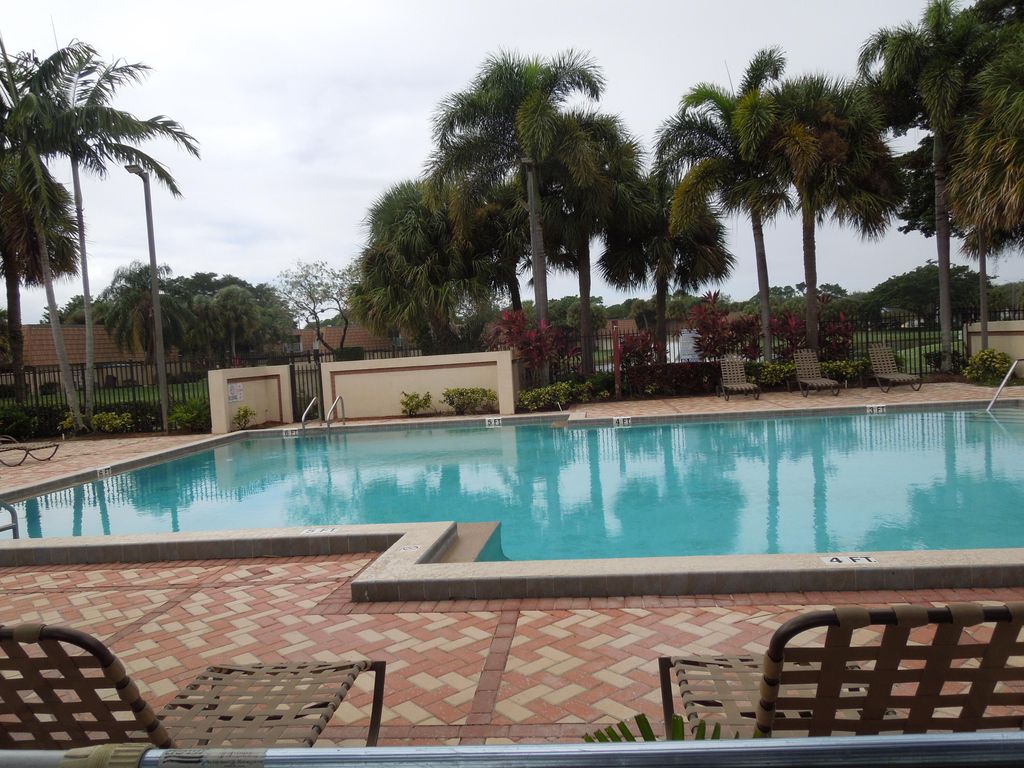859 Blue Ridge Cir #859, West Palm Beach, FL 33409