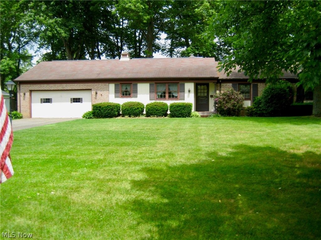 126 Garwood Dr, Canfield, OH 44406