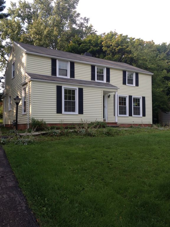 20825 Farnsleigh Rd, Shaker Heights, OH 44122