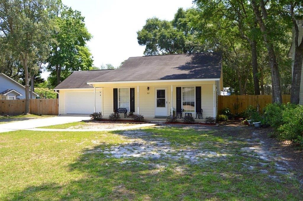 303 Faye Ct, Saint Marys, GA 31558