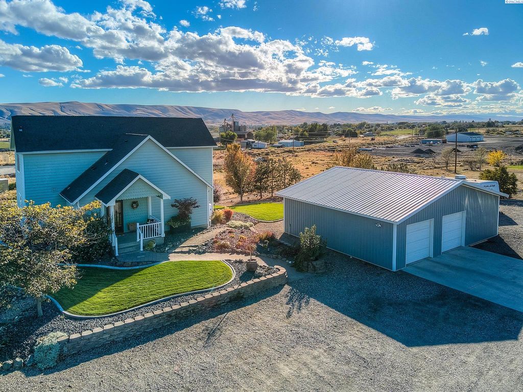 128124 W Heck Rd, Prosser, WA 99350