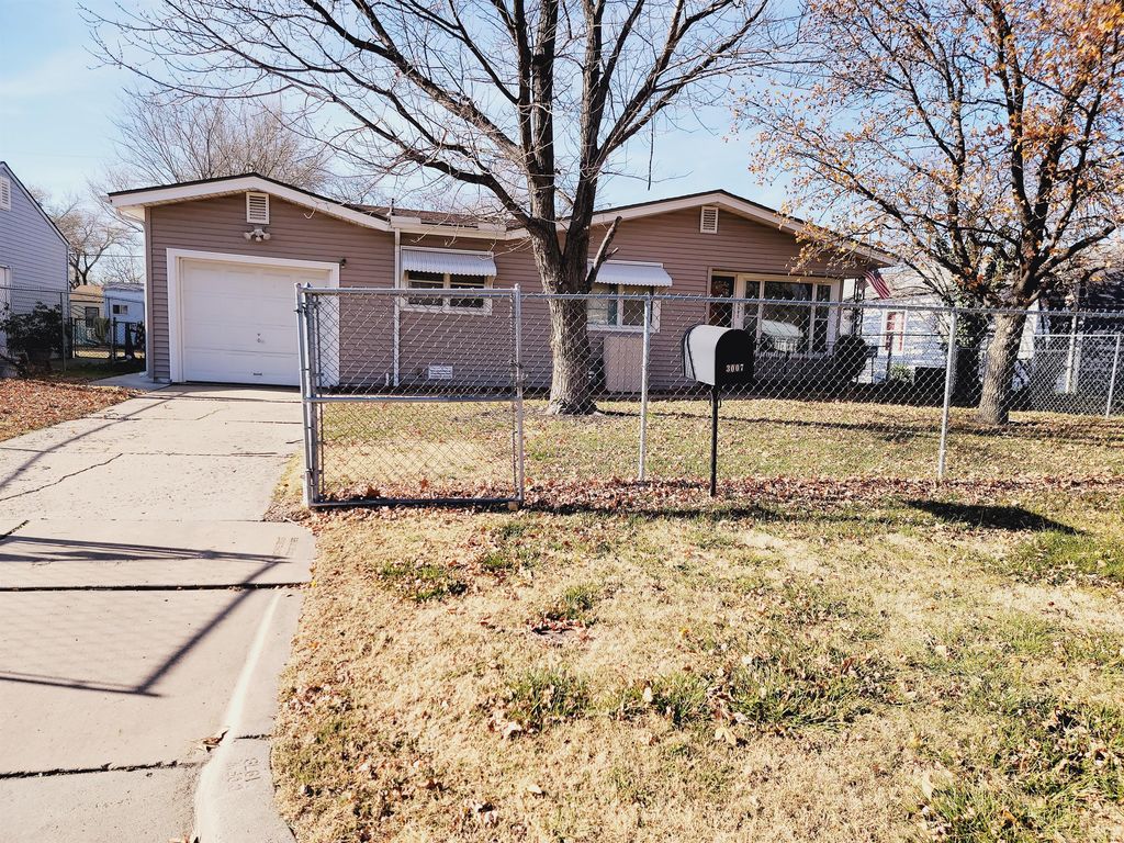 3007 S Vine St, Wichita, KS 67217