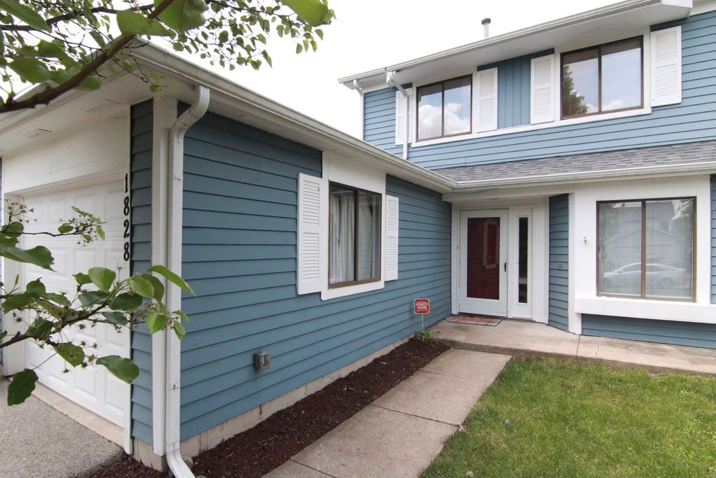 1828 Shetland Rd, Naperville, IL 60565
