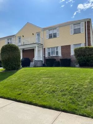 68-17 Cloverdale Ln #Garden, Oakland Gardens, NY 11364