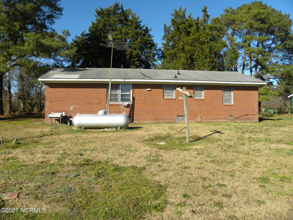 1662 State Highway 42 E, Macclesfield, NC 27852 3 Bed, 1 Bath Single