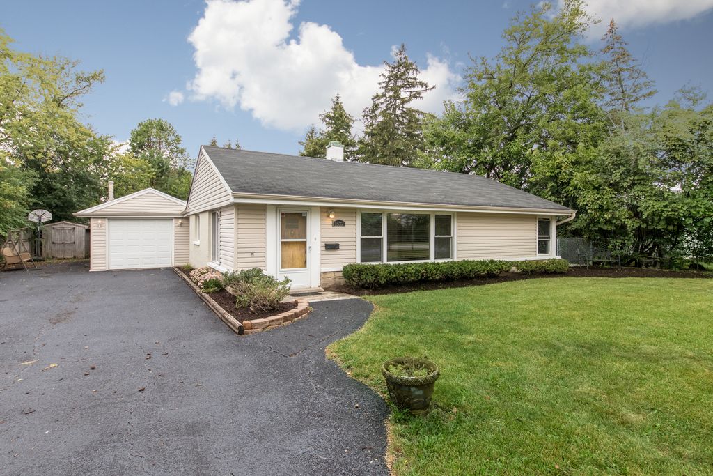 1532 W Marcus Ct, Park Ridge, IL 60068
