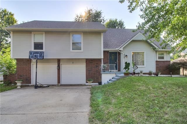 809 NW Delwood Dr, Blue Springs, MO 64015