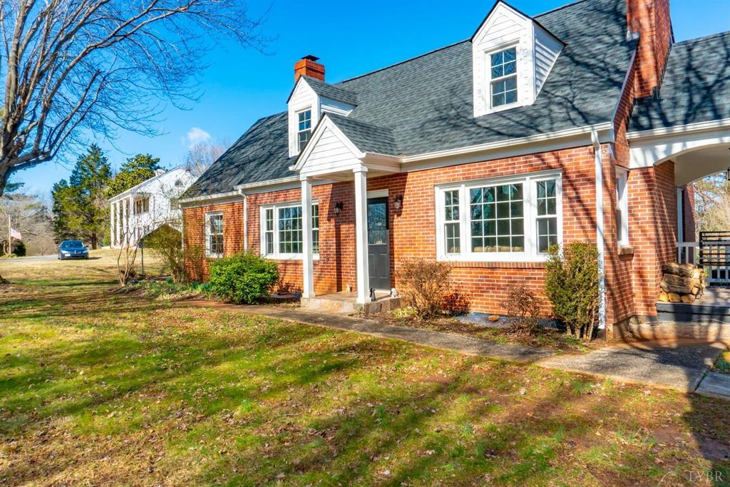 1712 Lakeside Dr, Lynchburg, VA 3 Bed, 2 Bath Single