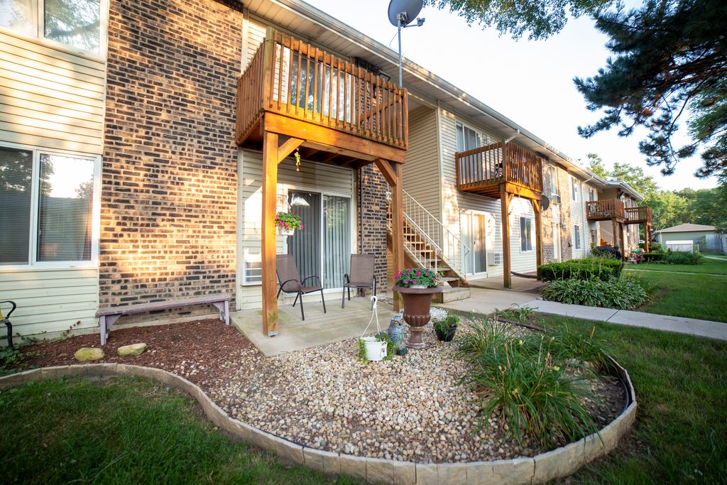 1900 Light Rd #103, Oswego, IL 60543