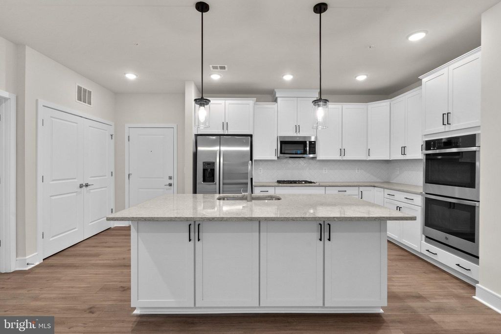 23688 Bolton Crescent Ter 11103, Ashburn, VA 20148 MLS VALO2051020