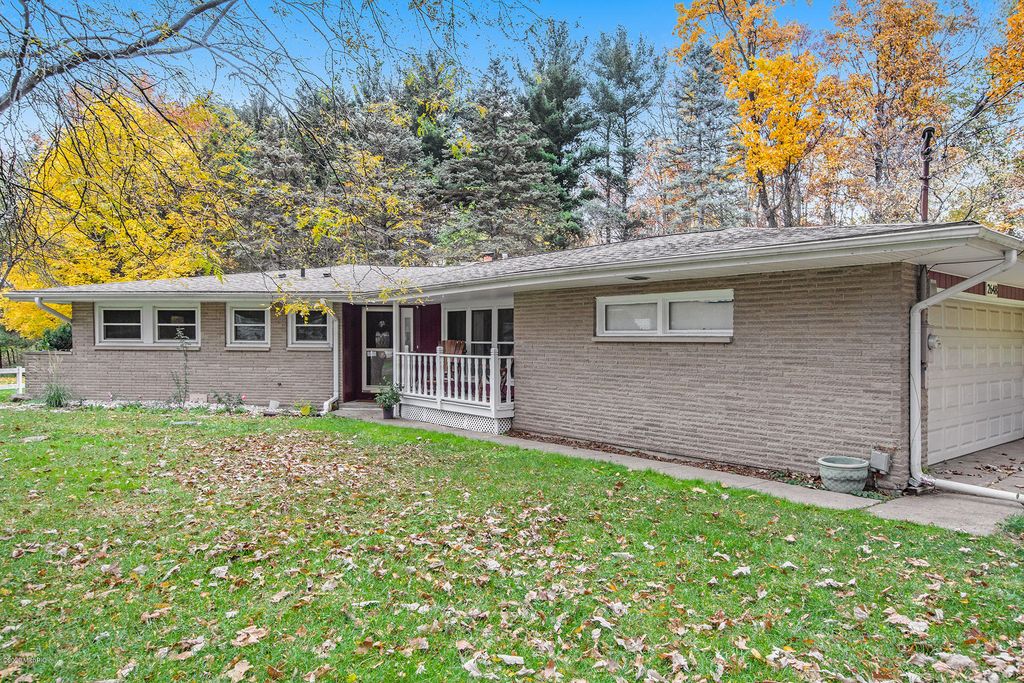 2648 Plainview St, Kalamazoo, MI - 3 Bed, 3 Bath Single-Family Home