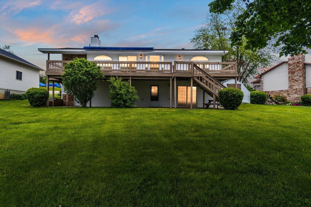 14275 Blarney Cir, Cement City, MI 49233