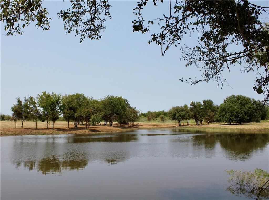1666 County Road 405, Lexington, TX 78947