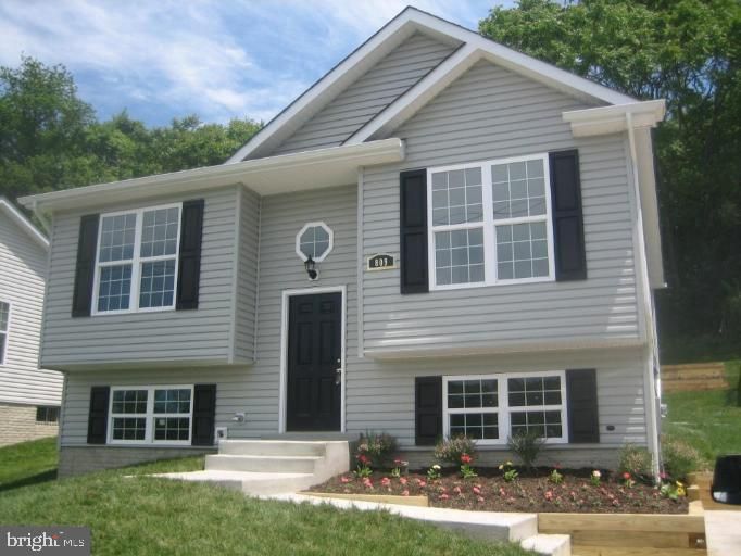 809 Balsamtree Dr, Capitol Heights, MD 20743