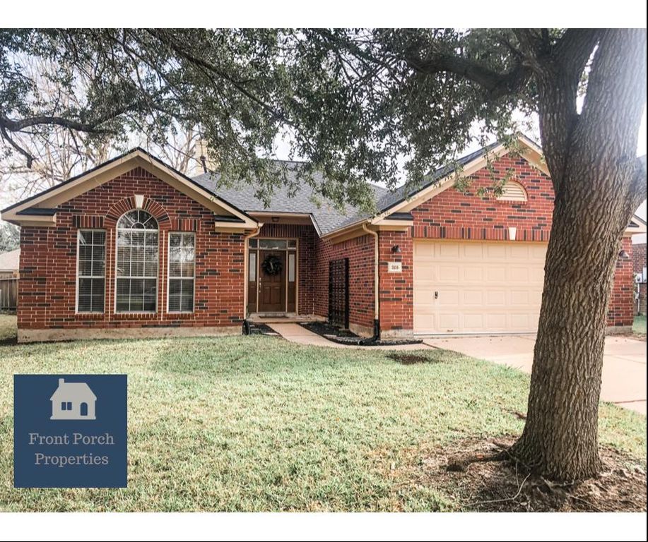 205 Mango St, Lake Jackson, TX 77566