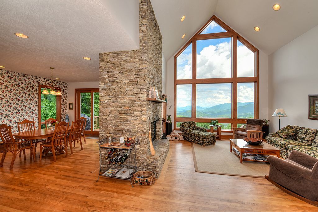 623 Old Fiddle Rd, Waynesville, NC 28786