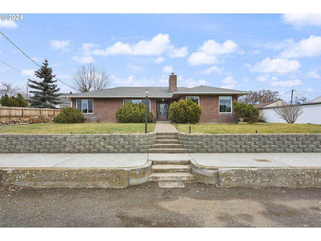 320 S Ward St, Condon, OR 97823 Trulia