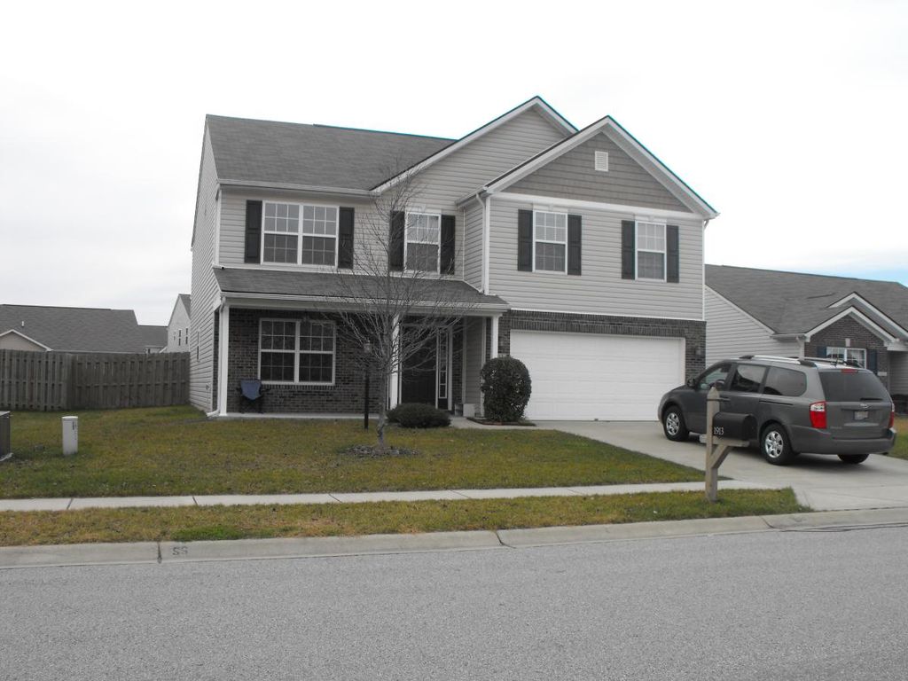 1913 Creekstone Dr, Columbus, IN 47201