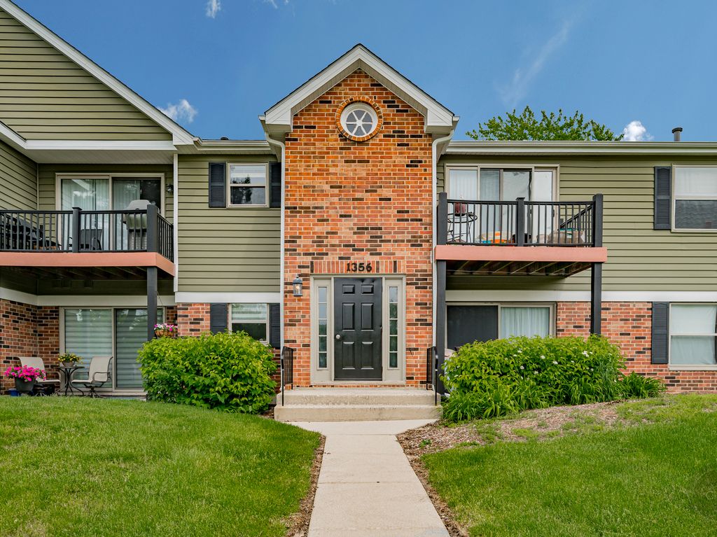 1356 McDowell Rd #104, Naperville, IL 60563