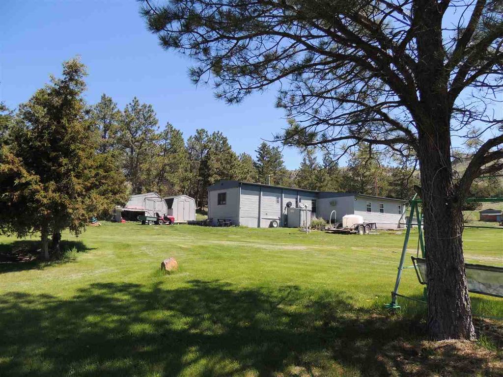 28304 W Flag Pole Rd, Hot Springs, SD 57747