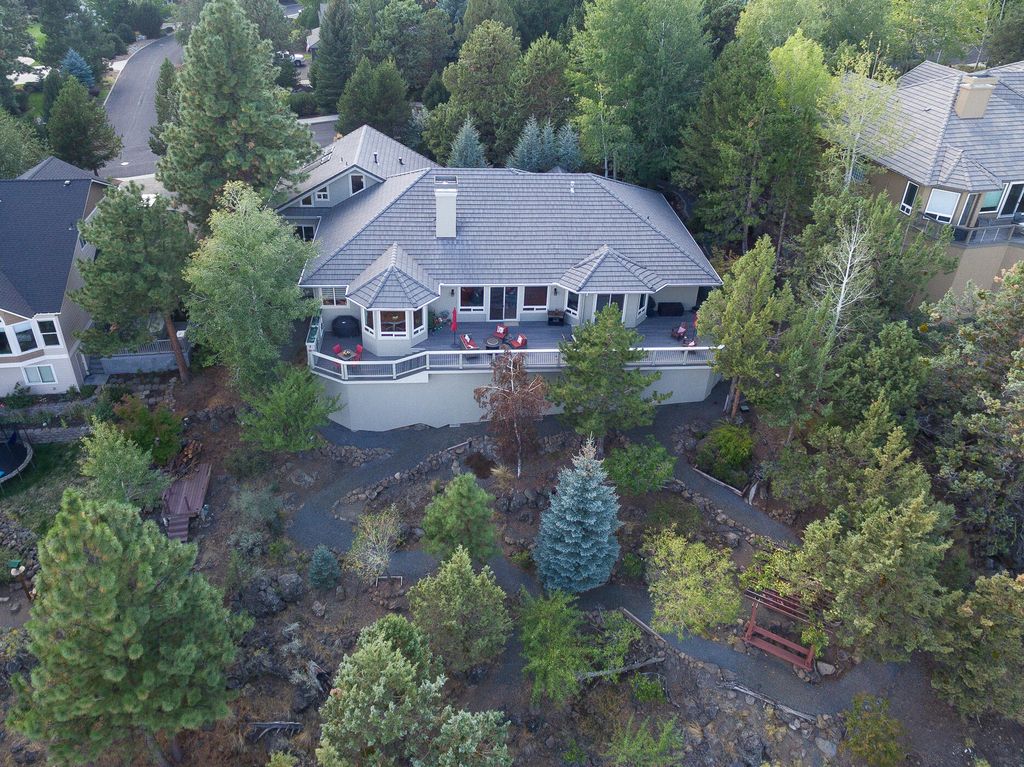 1166 NW Redfield Cir, Bend, OR 97703